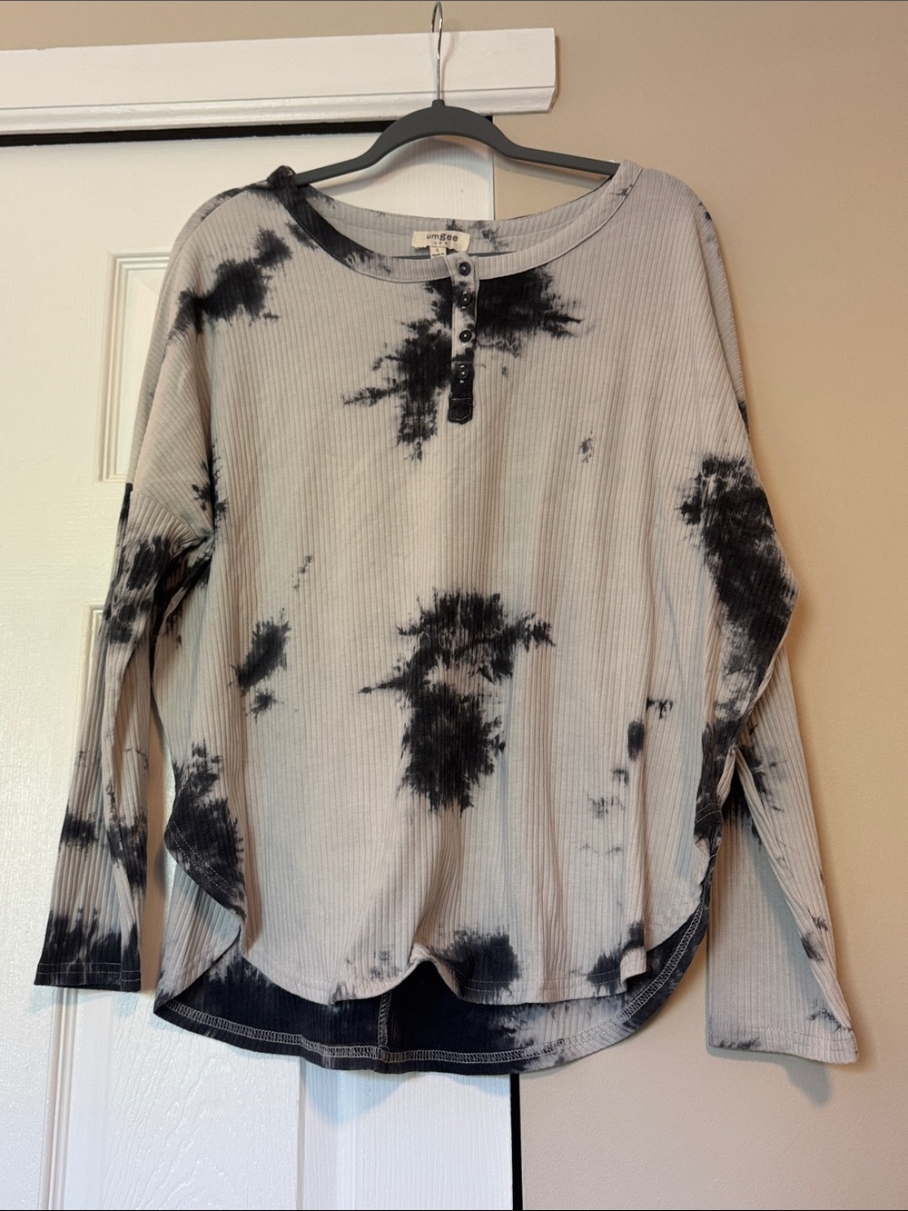 Umgee Black and White Tie-Dye Ribbed Henley Long Sleeve Top